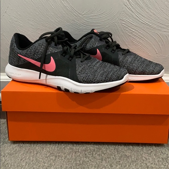 NEW Nike Sneakers - Picture 1 of 5